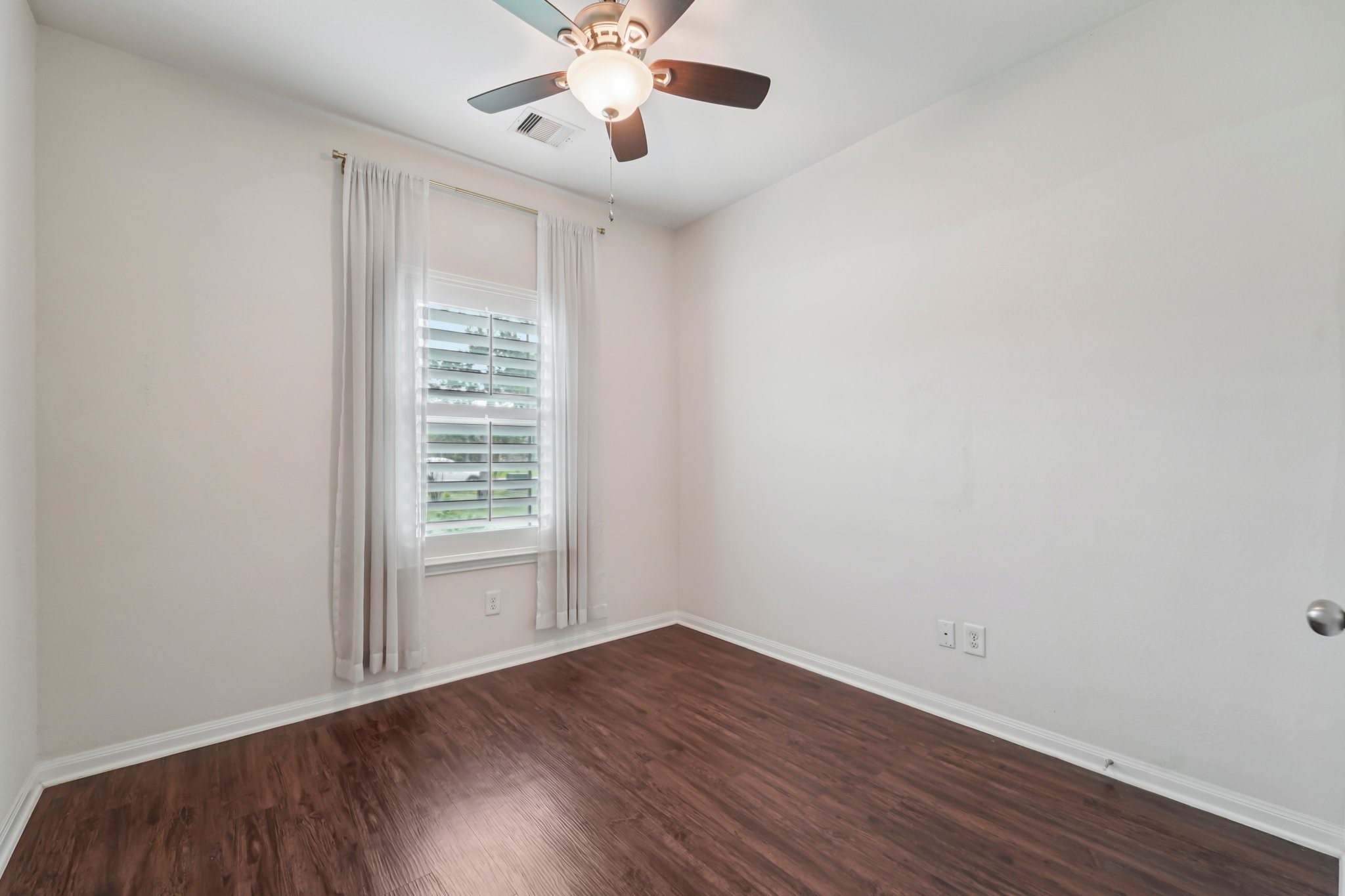4542 Coues Deer Lane Conroe, TX 77303 - Photo 18 of 50 Bright bedroom featuring a window for abundant natural light.