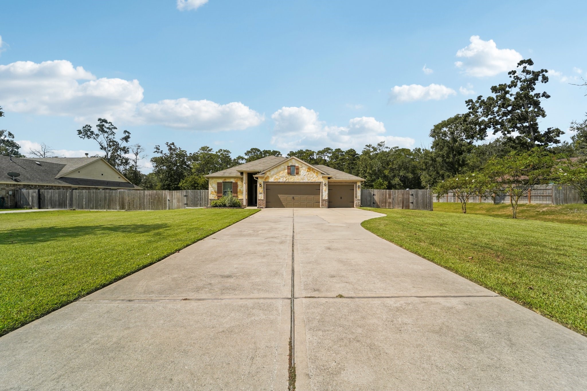 4542 Coues Deer Lane Conroe, TX 77303 - Photo 2 of 50
