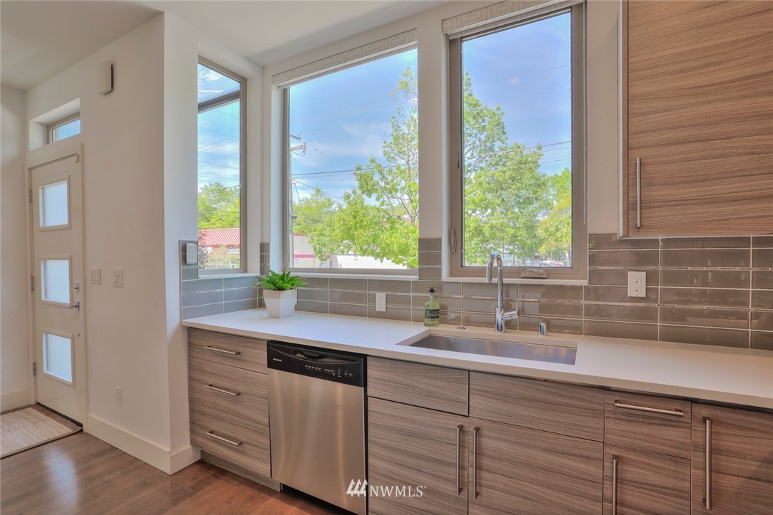 3017 South Byron Street Seattle, WA 98144 - Photo 11 of 25 Gallery Image 11