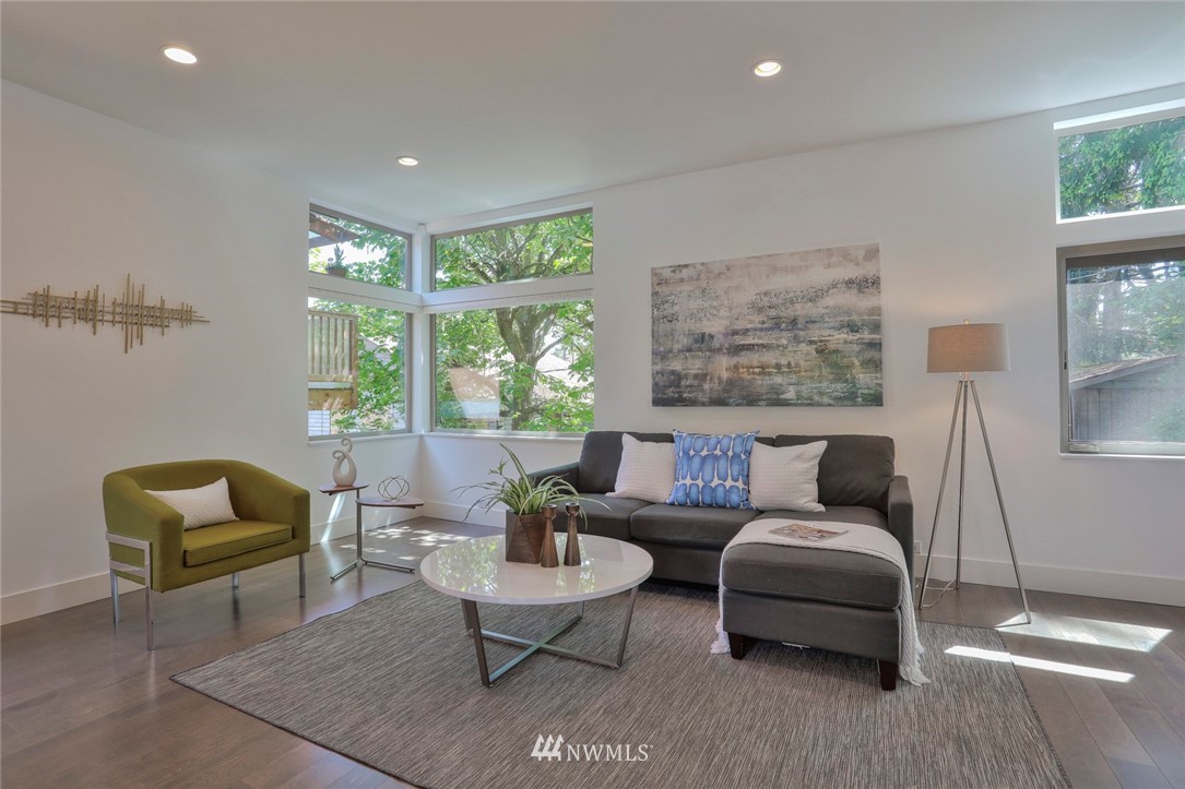 3017 South Byron Street Seattle, WA 98144 - Photo 3 of 25 Gallery Image 3
