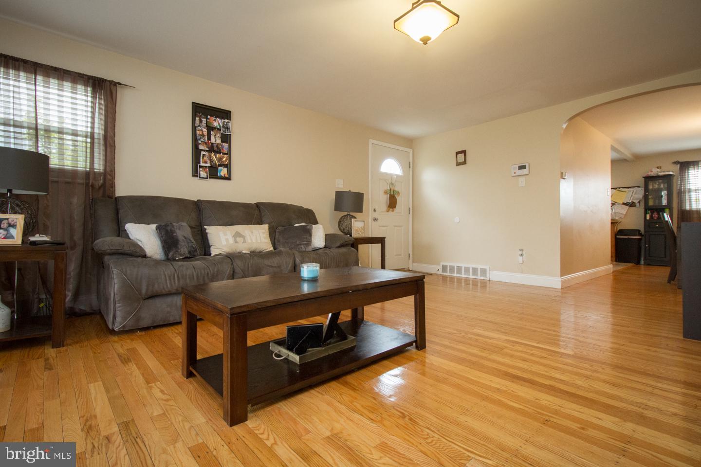2804 Sebring Road Philadelphia, PA 19152 - Photo 4 of 24 Living Room