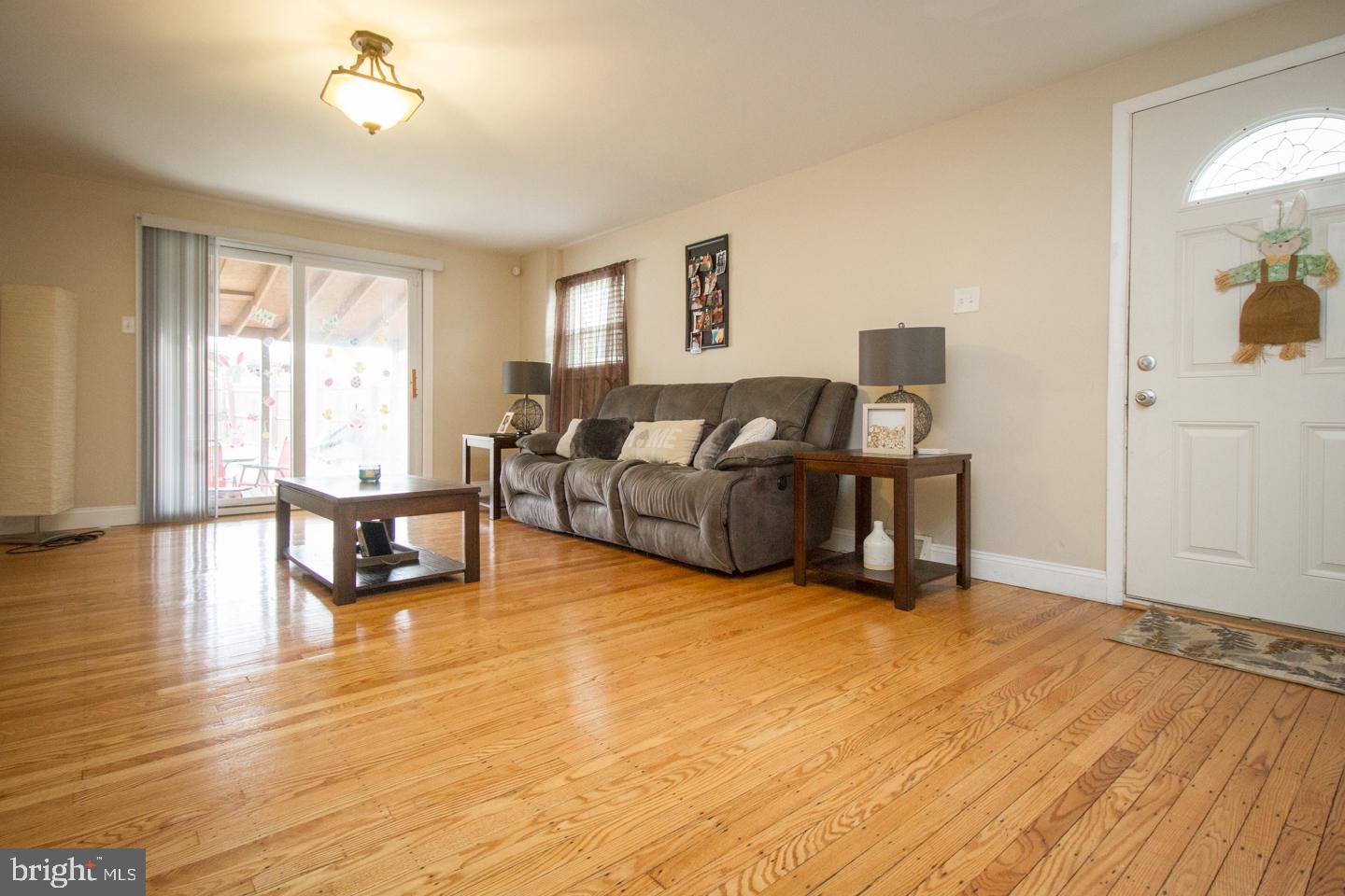 2804 Sebring Road Philadelphia, PA 19152 - Photo 6 of 24 Living Room