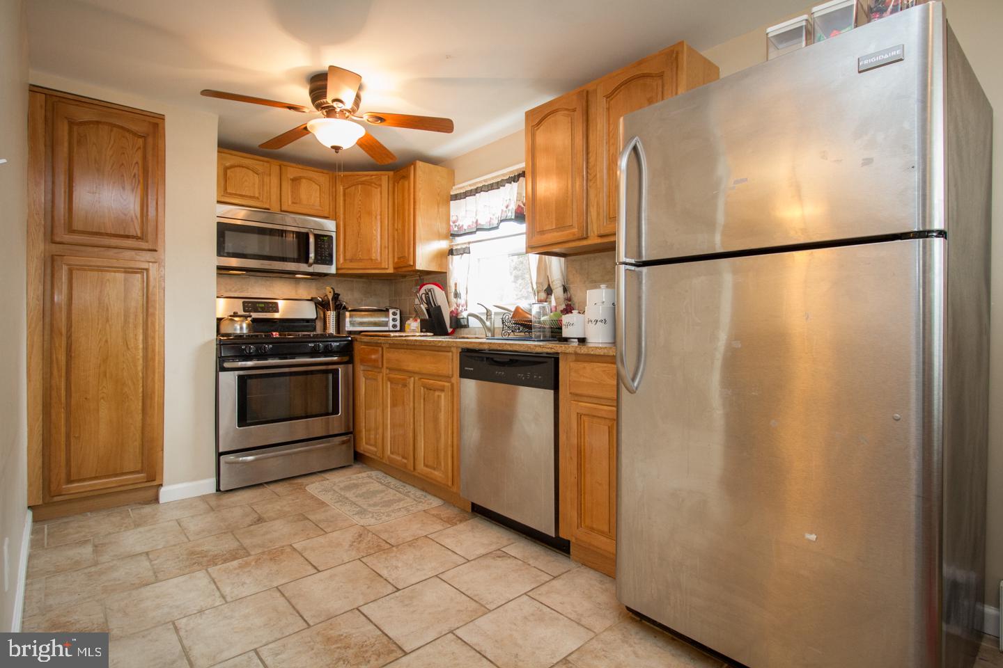 2804 Sebring Road Philadelphia, PA 19152 - Photo 9 of 24 Kitchen