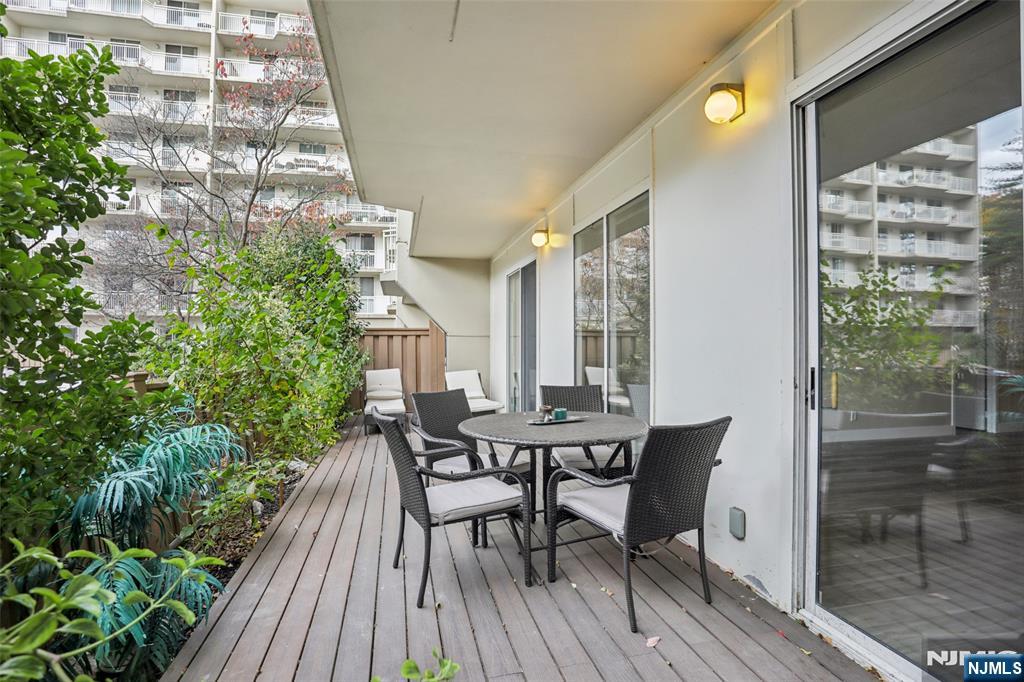 1077 River Road, Unit TH5 Edgewater, NJ 07020 - Photo 15 of 22 a view of a house with backyard and sitting area