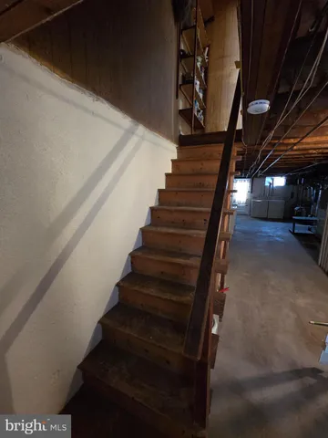 $1,300 | 553 Fanshawe Street, Philadelphia, PA 19111