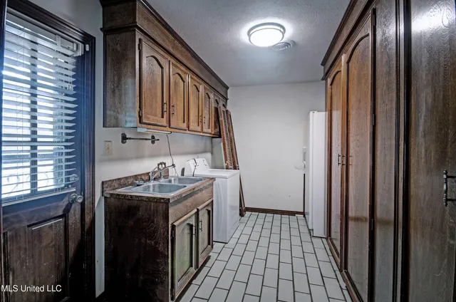 $595,000 | 1229 Holly Bush Road, Brandon, MS 39047