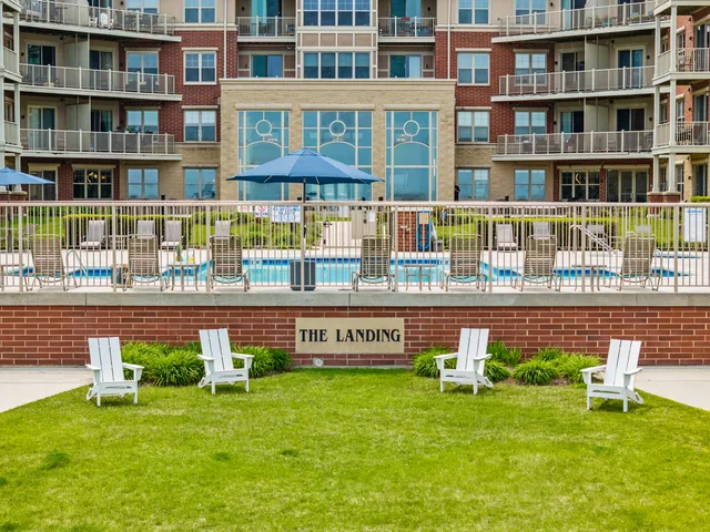 $525,000 | 4100 South Lake Drive, Unit 306, St. Francis, WI 53235