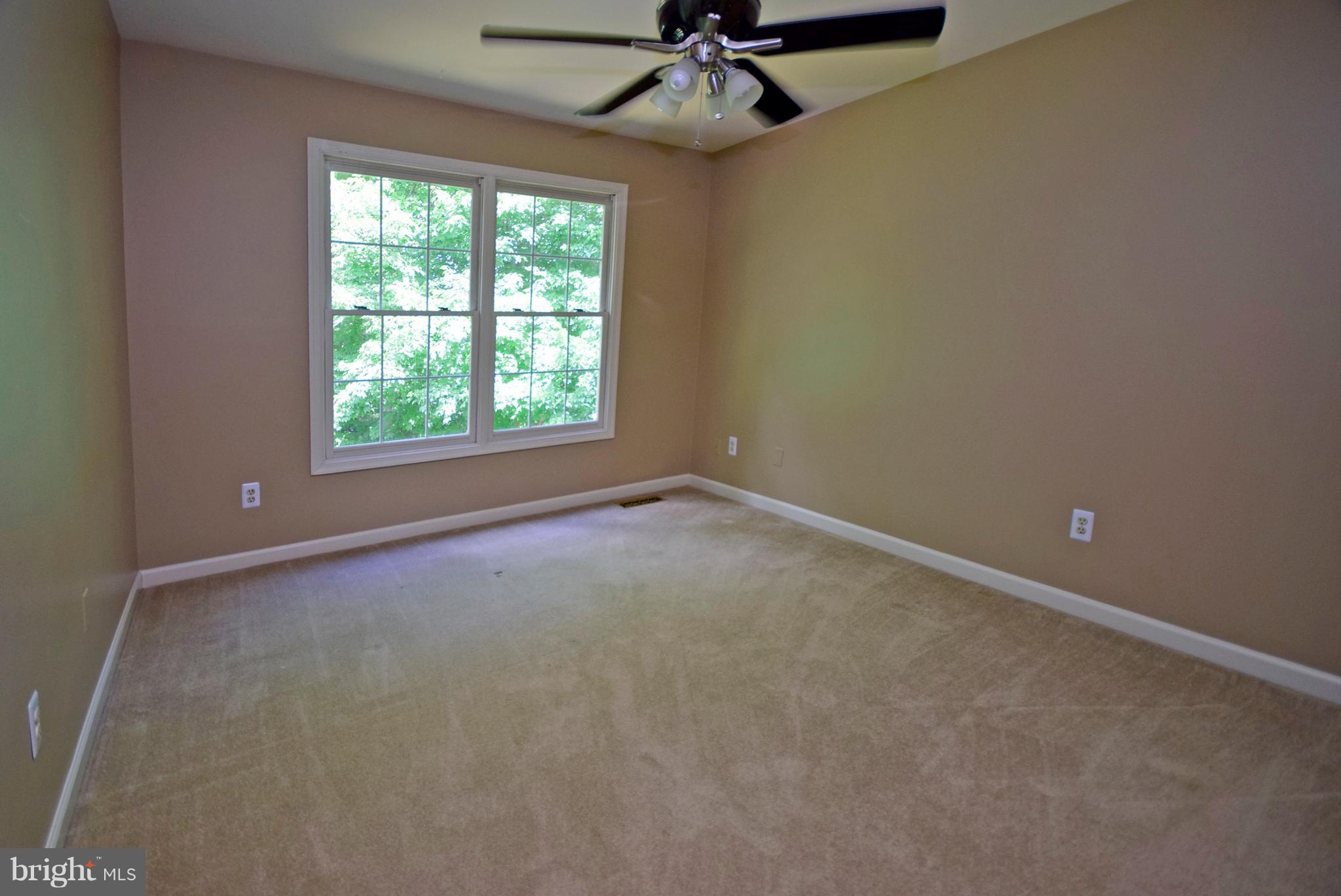 9 Charleston Court Stafford, VA 22554 - Photo 17 of 30 an empty room with a window