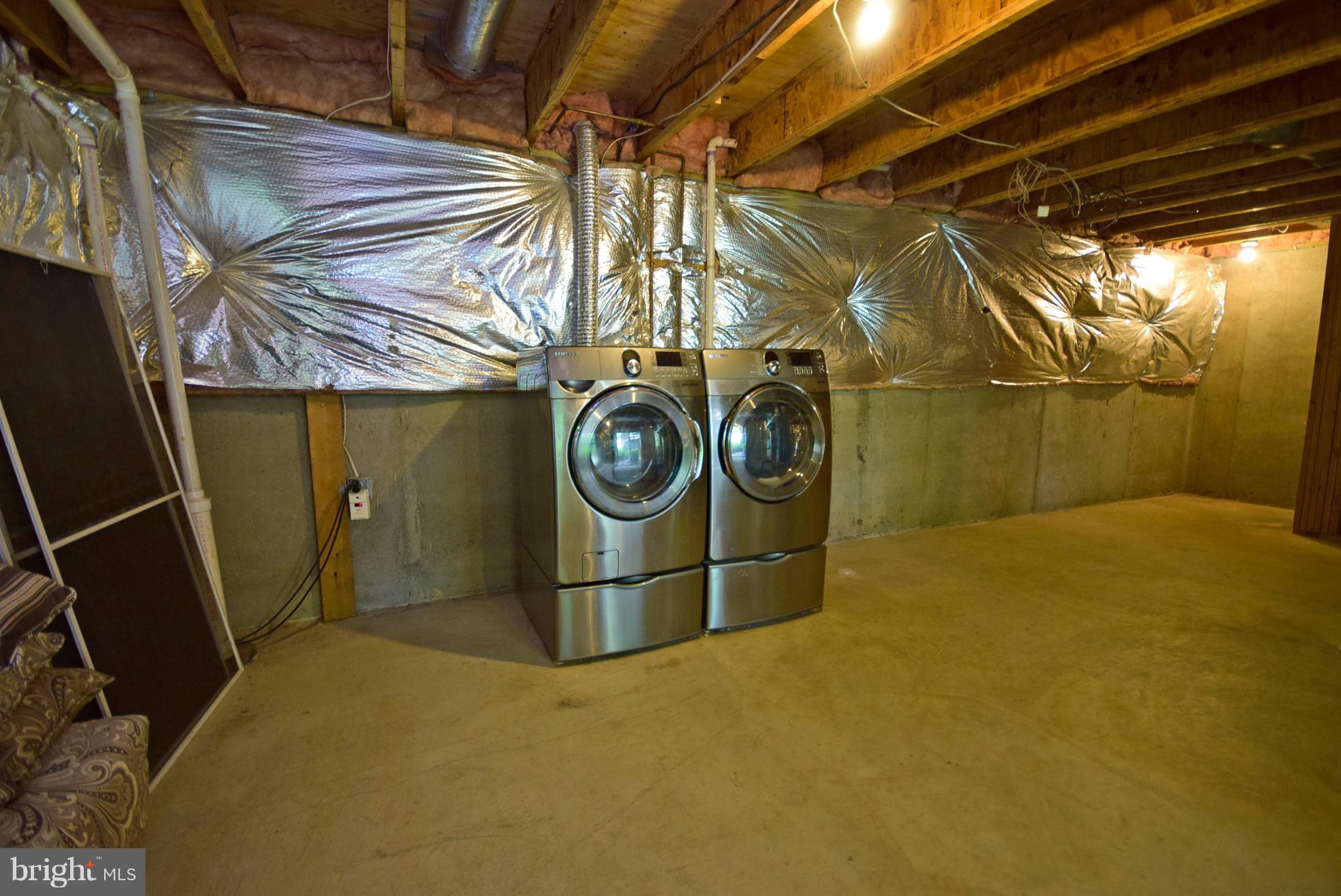 9 Charleston Court Stafford, VA 22554 - Photo 25 of 30 a utility room with dryer and washer