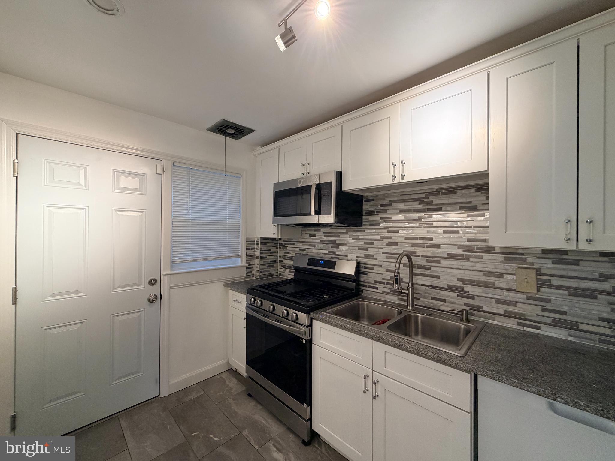 1262 Halstead Road Parkville, MD 21234 - Photo 6 of 13