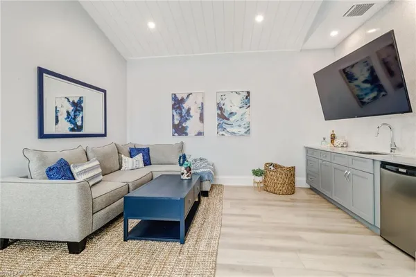 $10,000 | 5130 Alpha Court, Naples, FL 34105