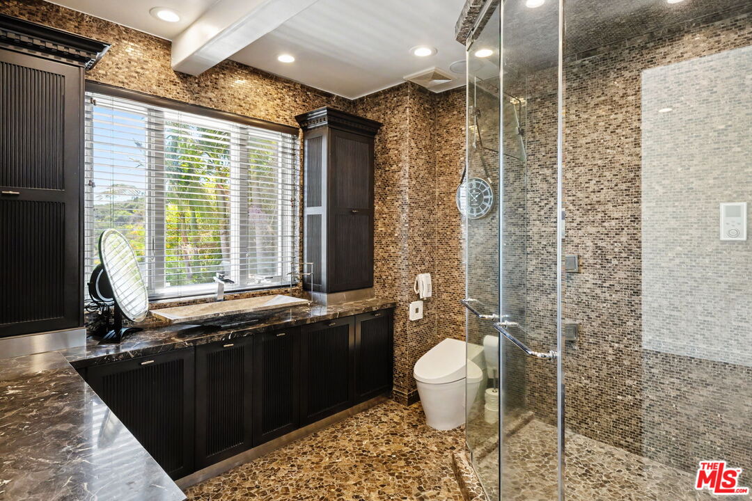 12608 Promontory Road Los Angeles, CA 90049 - Photo 41 of 68