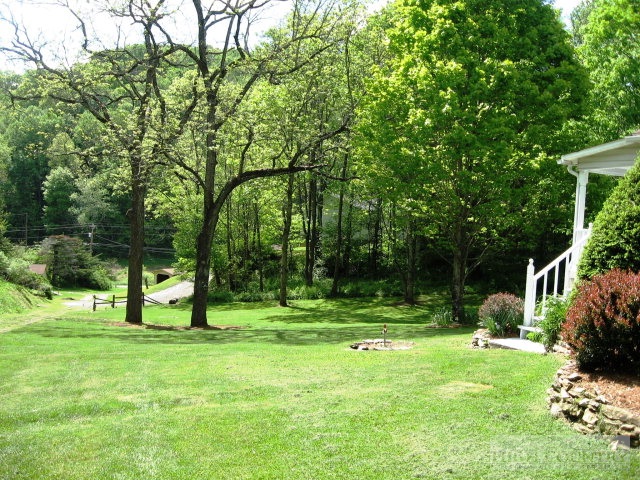 136 Davis Gentry Road Lansing, NC 28643 - Photo 5 of 14 Gallery Image 5