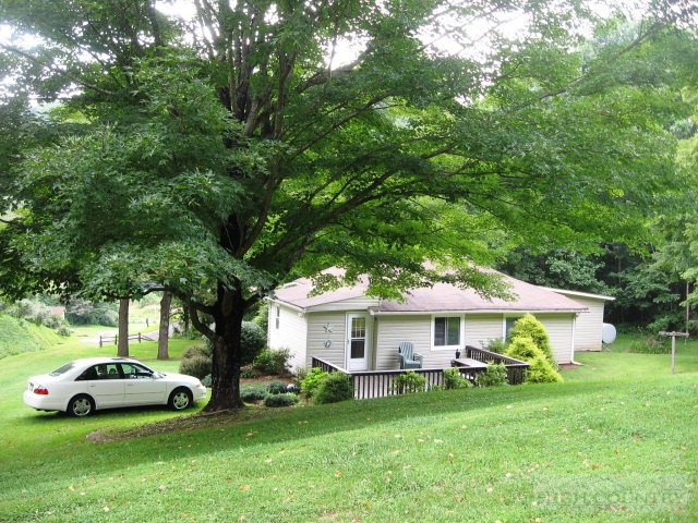 136 Davis Gentry Road Lansing, NC 28643 - Photo 7 of 14 Gallery Image 7