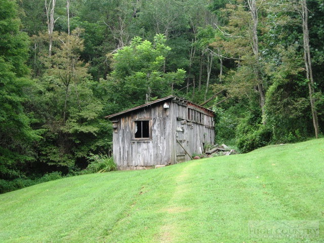 136 Davis Gentry Road Lansing, NC 28643 - Photo 8 of 14 Gallery Image 8