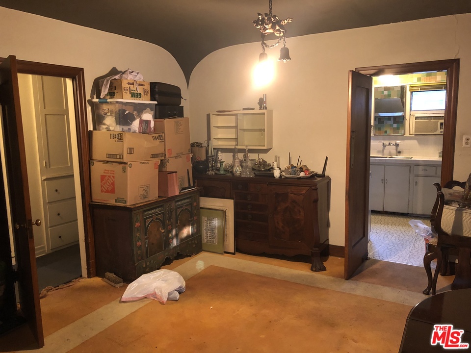 6511 Maryland Drive Los Angeles, CA 90048 - Photo 4 of 7