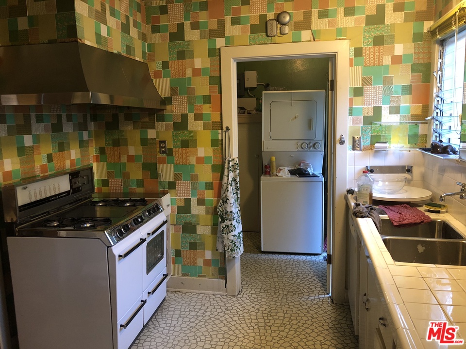 6511 Maryland Drive Los Angeles, CA 90048 - Photo 5 of 7