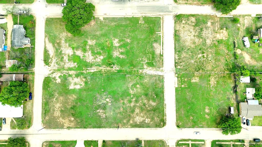 1304 South High Street Brady, TX 76825 - Photo 5 of 8 a picture of a yard