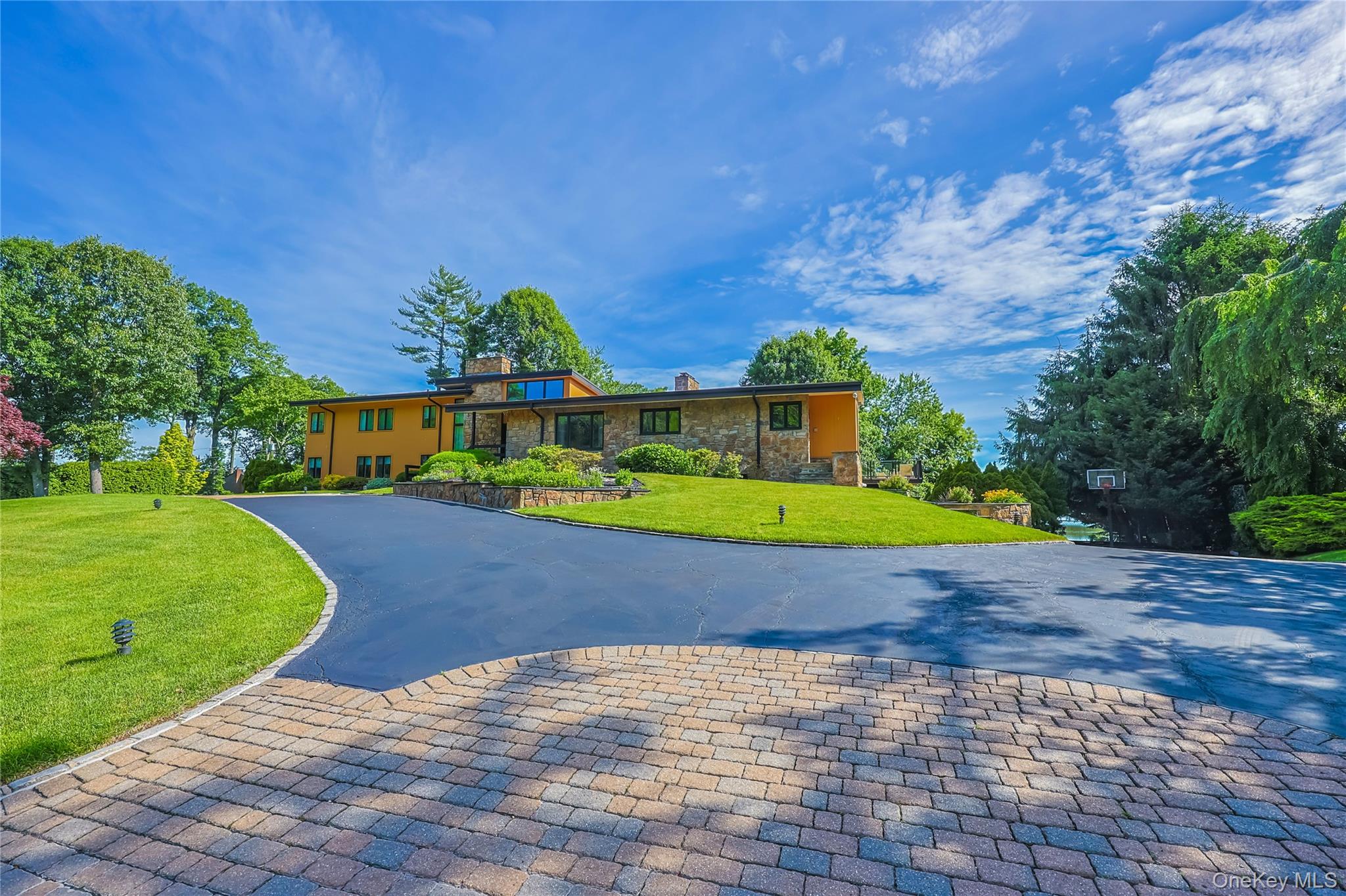 21 Lake Road Great Neck, NY 11020 - Photo 11 of 14
