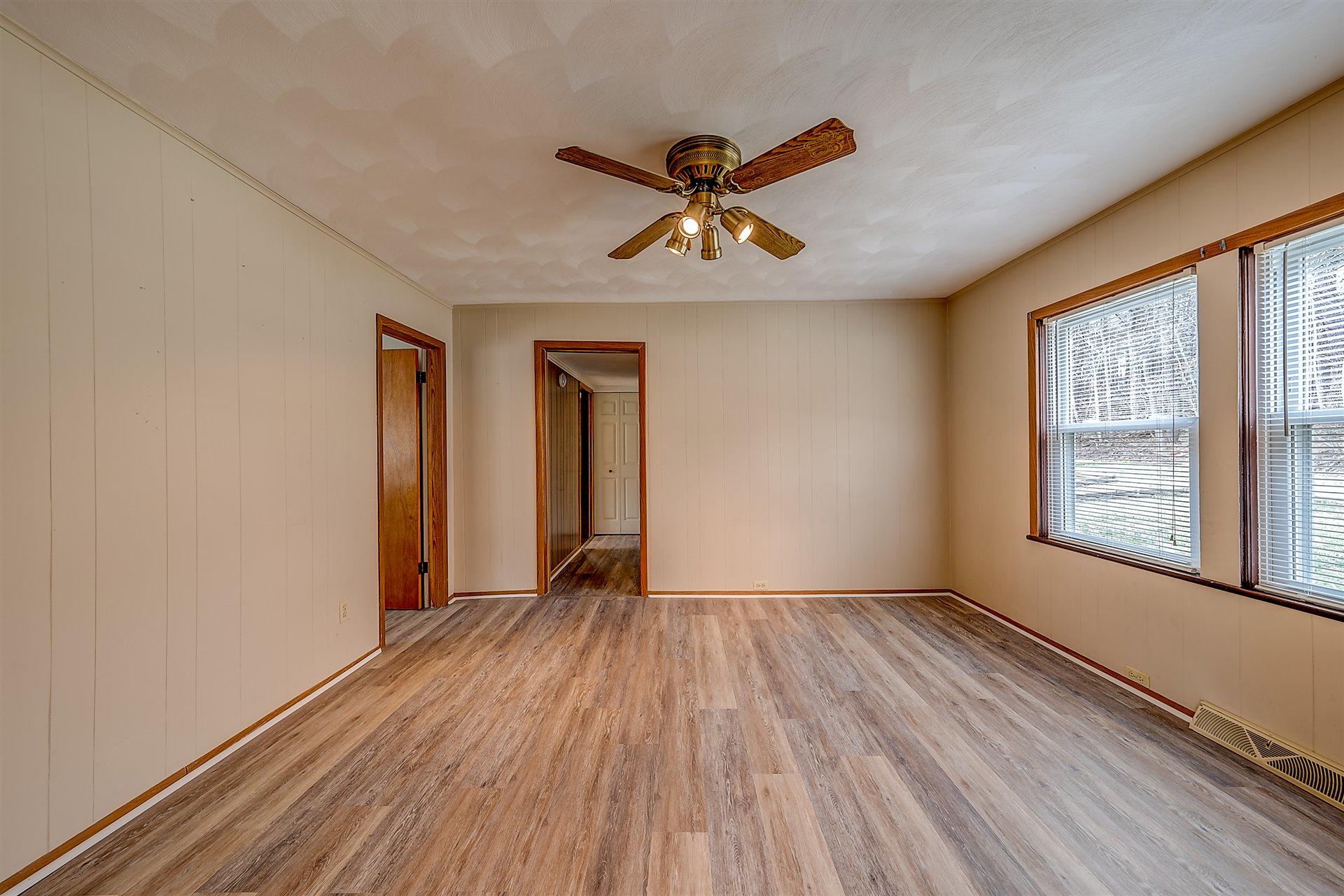 3711 Azalea Road Roanoke, VA 24014 - Photo 8 of 36 08-DSC00216_17_18_19_20