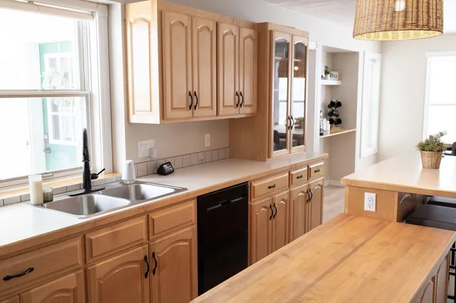 $850,000 | 20 Lake Avenue, Madison Lake, MN 56063