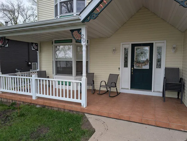 $850,000 | 20 Lake Avenue, Madison Lake, MN 56063