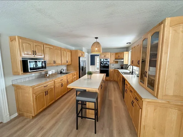 $850,000 | 20 Lake Avenue, Madison Lake, MN 56063