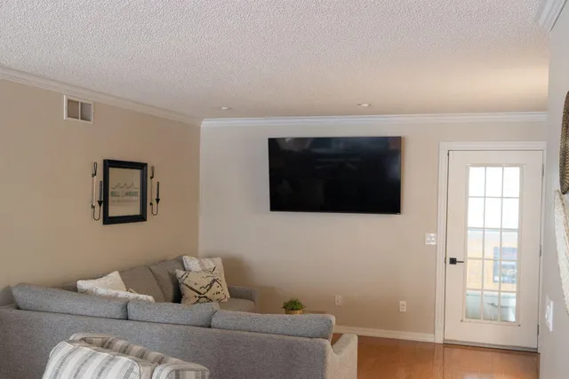 $850,000 | 20 Lake Avenue, Madison Lake, MN 56063