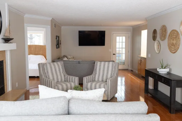 $850,000 | 20 Lake Avenue, Madison Lake, MN 56063