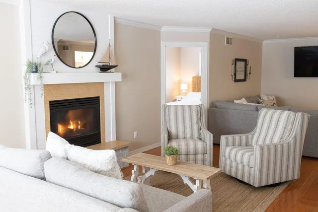 $850,000 | 20 Lake Avenue, Madison Lake, MN 56063