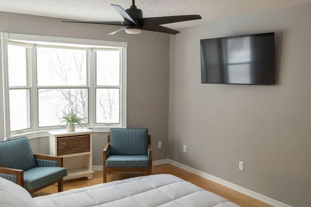 $850,000 | 20 Lake Avenue, Madison Lake, MN 56063