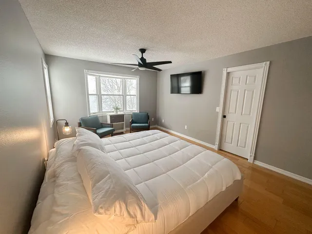 $850,000 | 20 Lake Avenue, Madison Lake, MN 56063