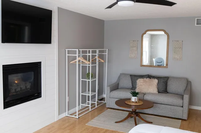 $850,000 | 20 Lake Avenue, Madison Lake, MN 56063