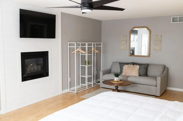 $850,000 | 20 Lake Avenue, Madison Lake, MN 56063