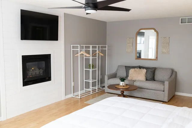 $850,000 | 20 Lake Avenue, Madison Lake, MN 56063