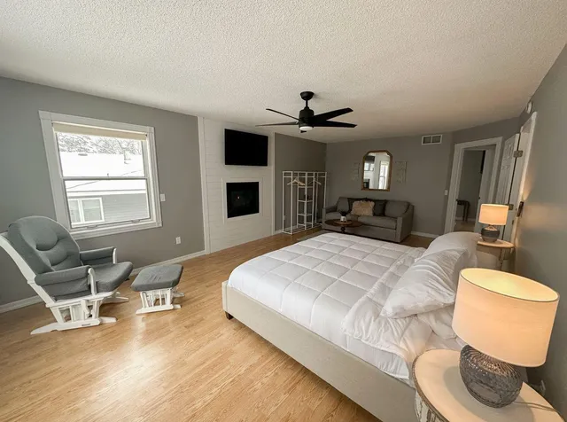 $850,000 | 20 Lake Avenue, Madison Lake, MN 56063