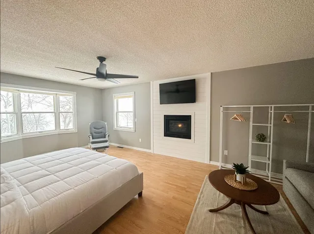 $850,000 | 20 Lake Avenue, Madison Lake, MN 56063