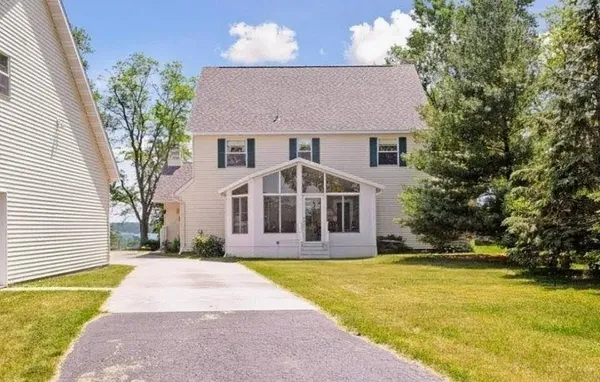 $850,000 | 20 Lake Avenue, Madison Lake, MN 56063