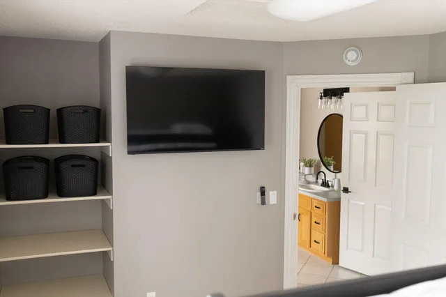 $850,000 | 20 Lake Avenue, Madison Lake, MN 56063