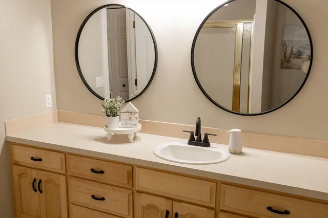 $850,000 | 20 Lake Avenue, Madison Lake, MN 56063