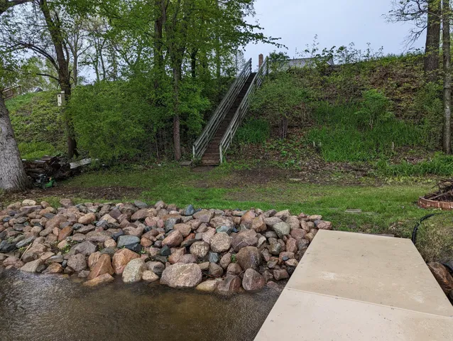 $850,000 | 20 Lake Avenue, Madison Lake, MN 56063