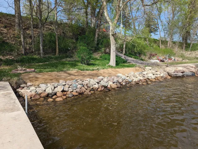 $850,000 | 20 Lake Avenue, Madison Lake, MN 56063