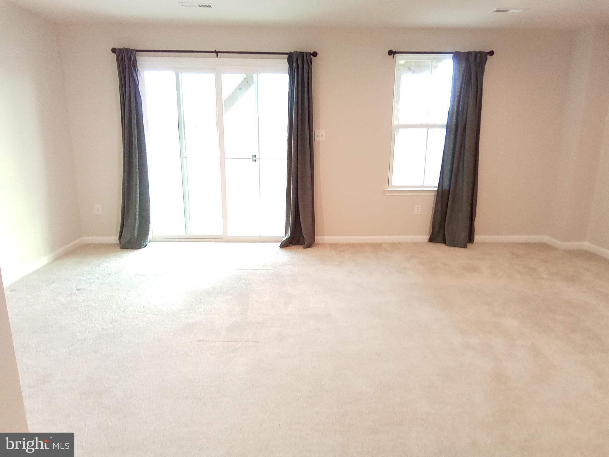 31 Roundstone Run Swedesboro, NJ 08085 - Photo 3 of 16 Living room