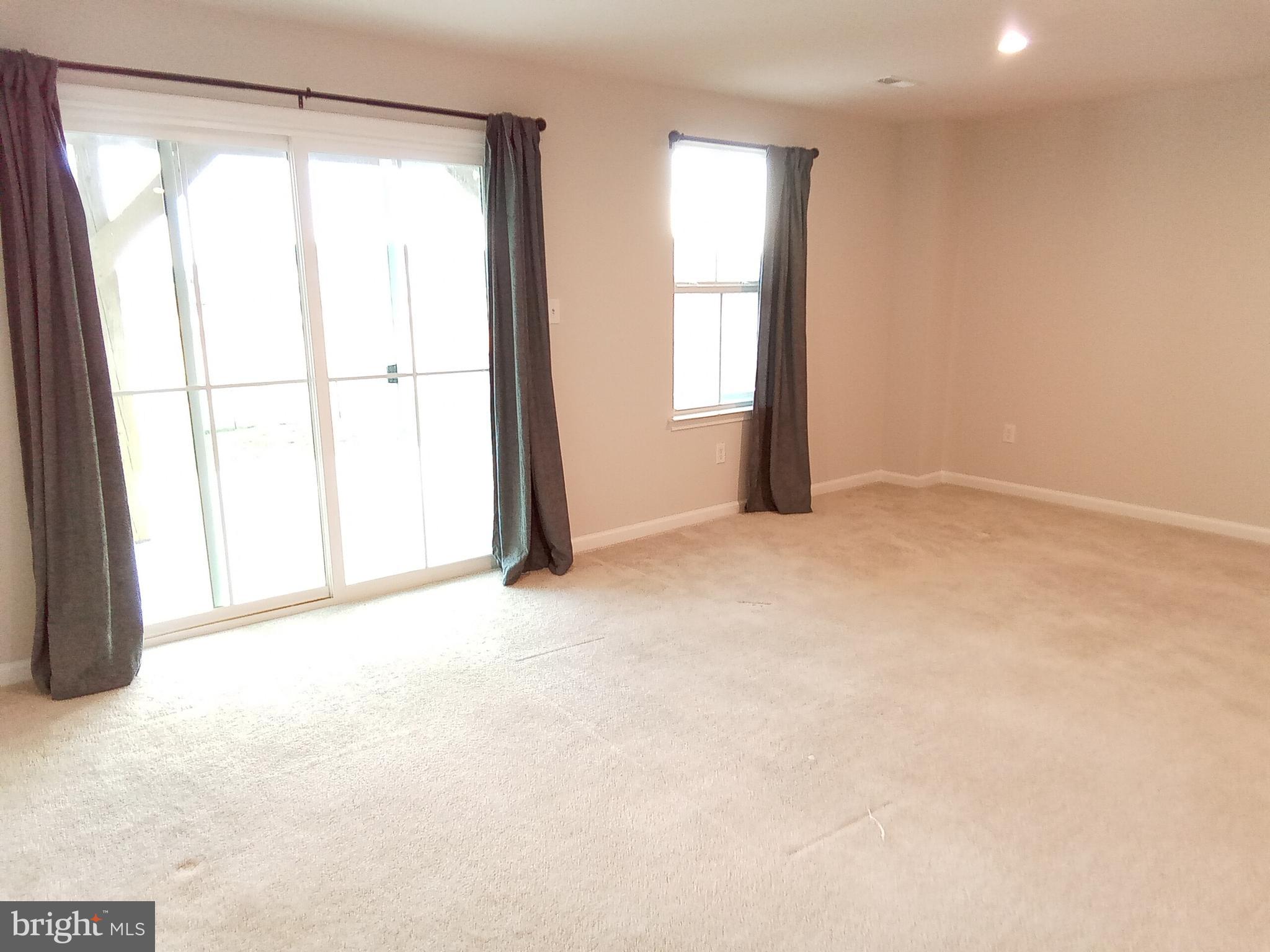 31 Roundstone Run Swedesboro, NJ 08085 - Photo 4 of 16 Living room