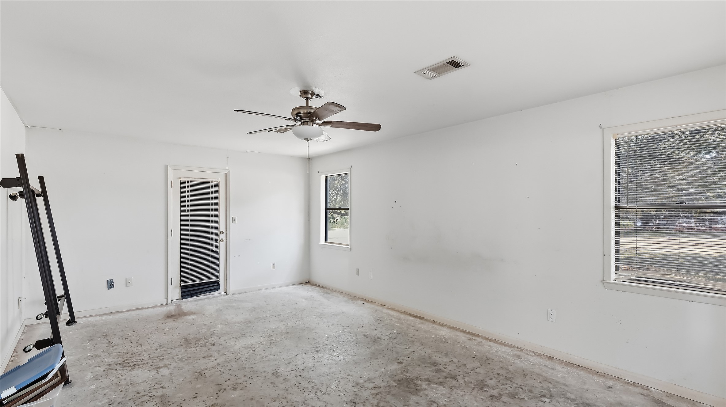3447 Azalea Street Brenham, TX 77833 - Photo 12 of 34 Gallery Image 12