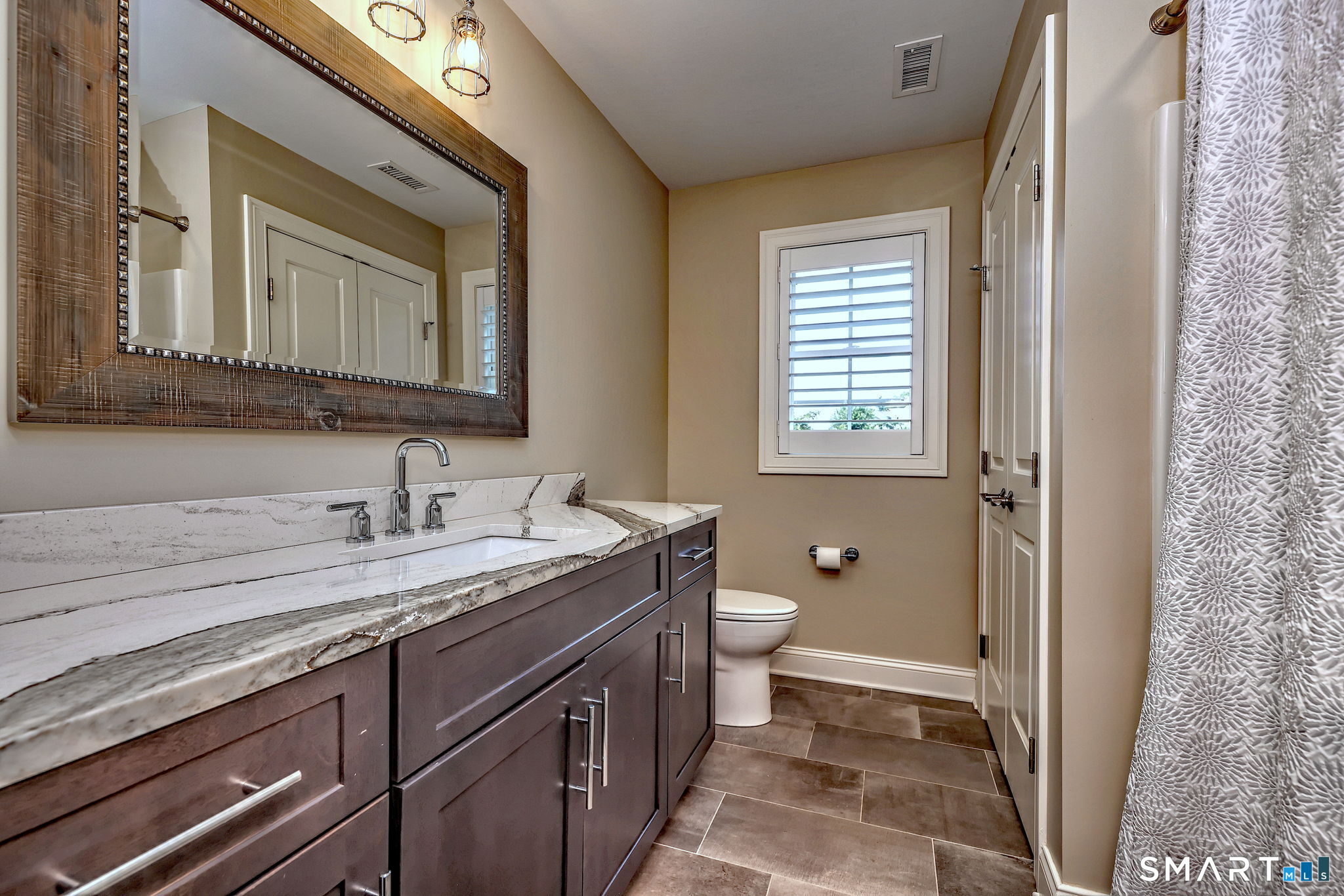 184 Wells View Road, Unit 184 Shelton, CT 06484 - Photo 23 of 40 Upstairs full bathroom