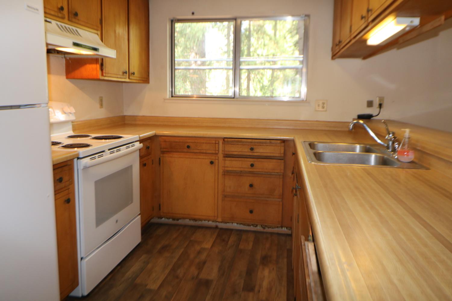 1536 Meadowview Road Arnold, CA 95223 - Photo 5 of 22 a kitchen with appliances cabinets and a window
