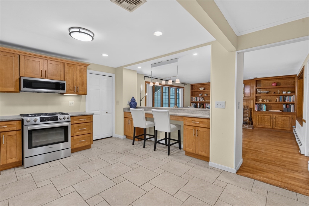 114 Maple Street Lexington, MA 02420 - Photo 7 of 39