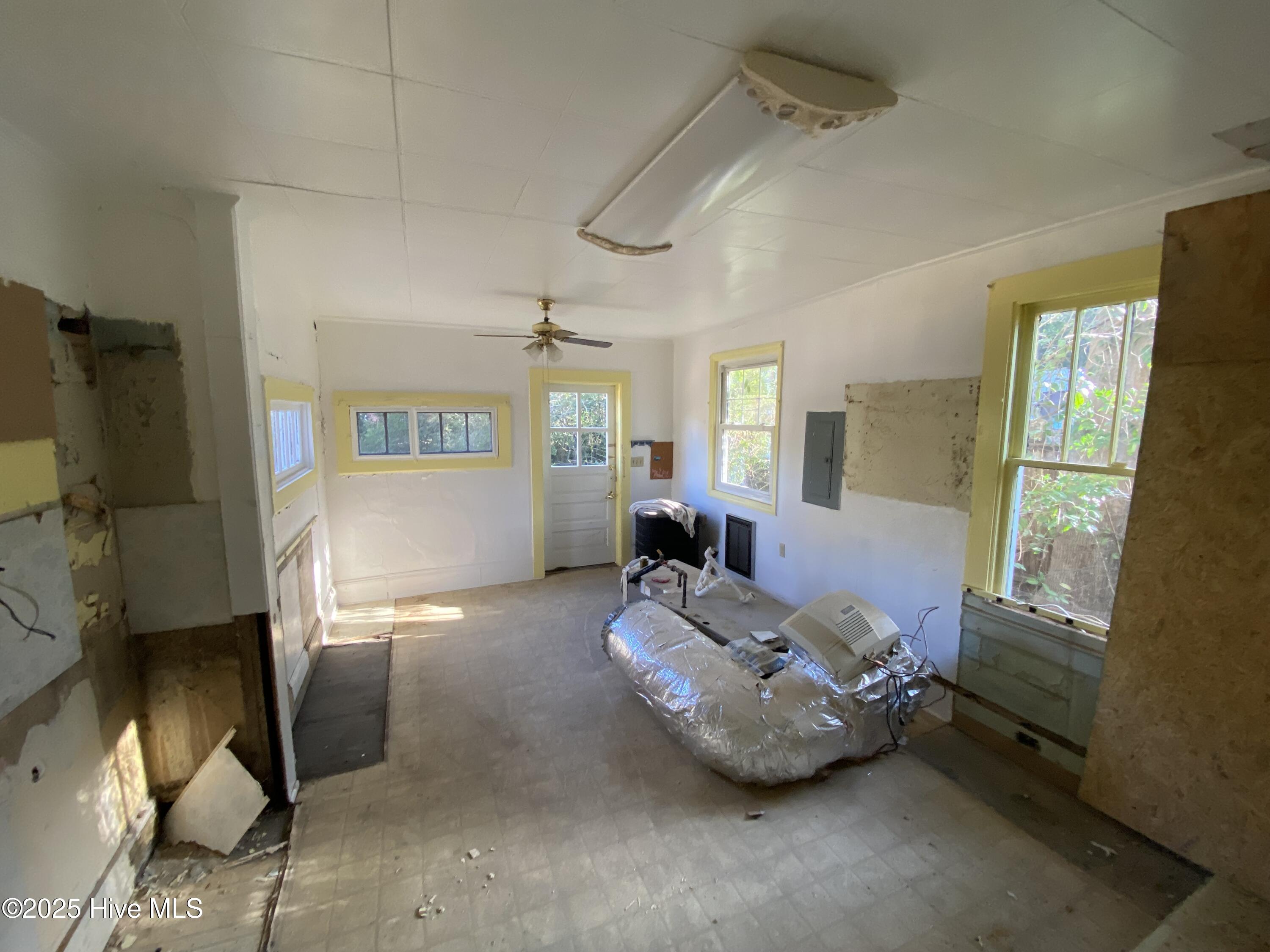 404 Summit Street Aberdeen, NC 28315 - Photo 6 of 13 oldhouse7
