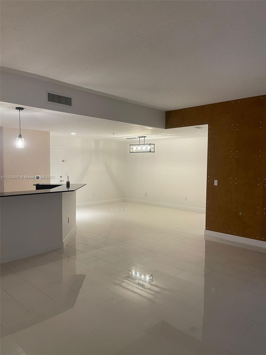 Se Colonnade at Dadeland Condominiums Miami, FL 33143 - Photo 11 of 32 a view of empty room